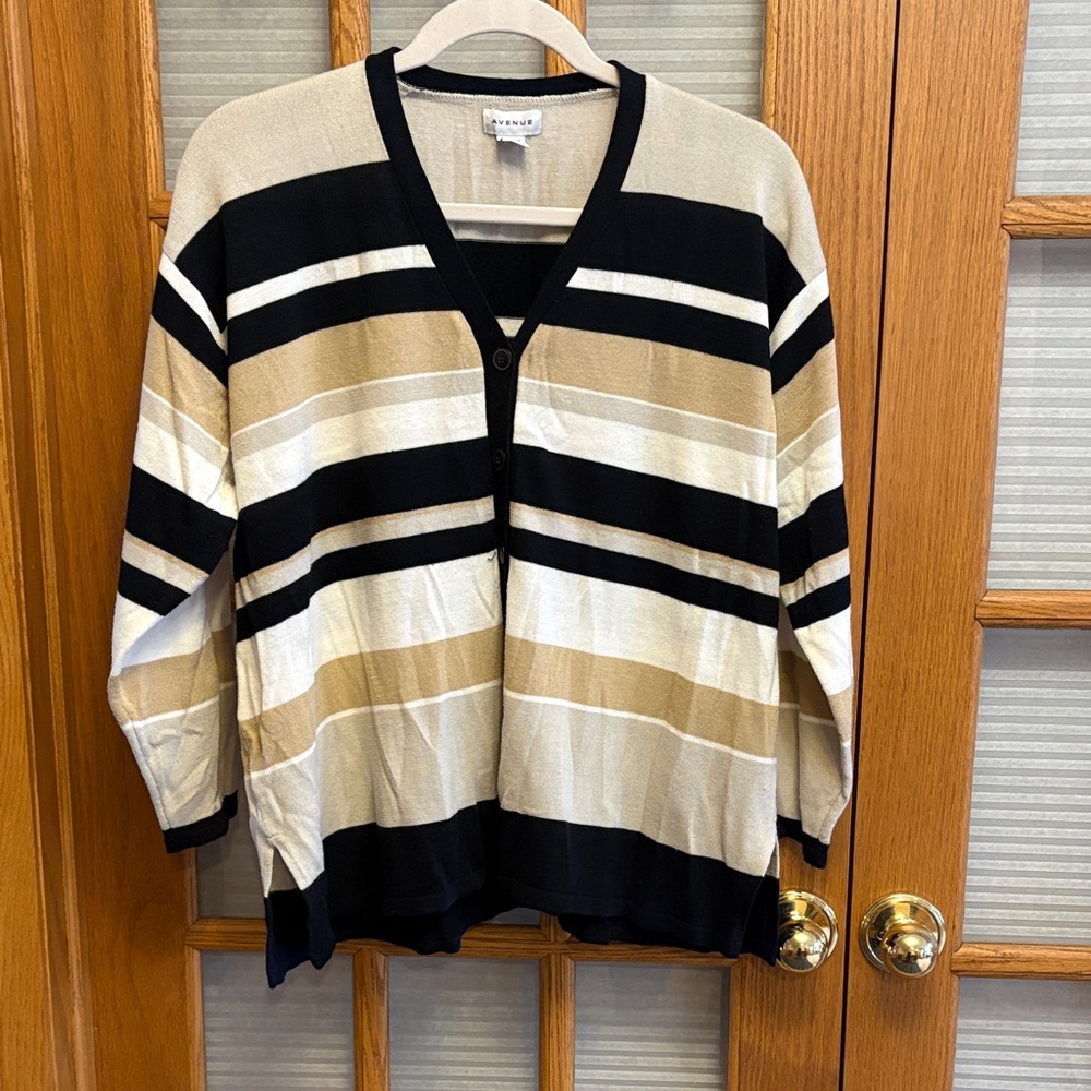 EUC Avenue Striped V neck Cardigan